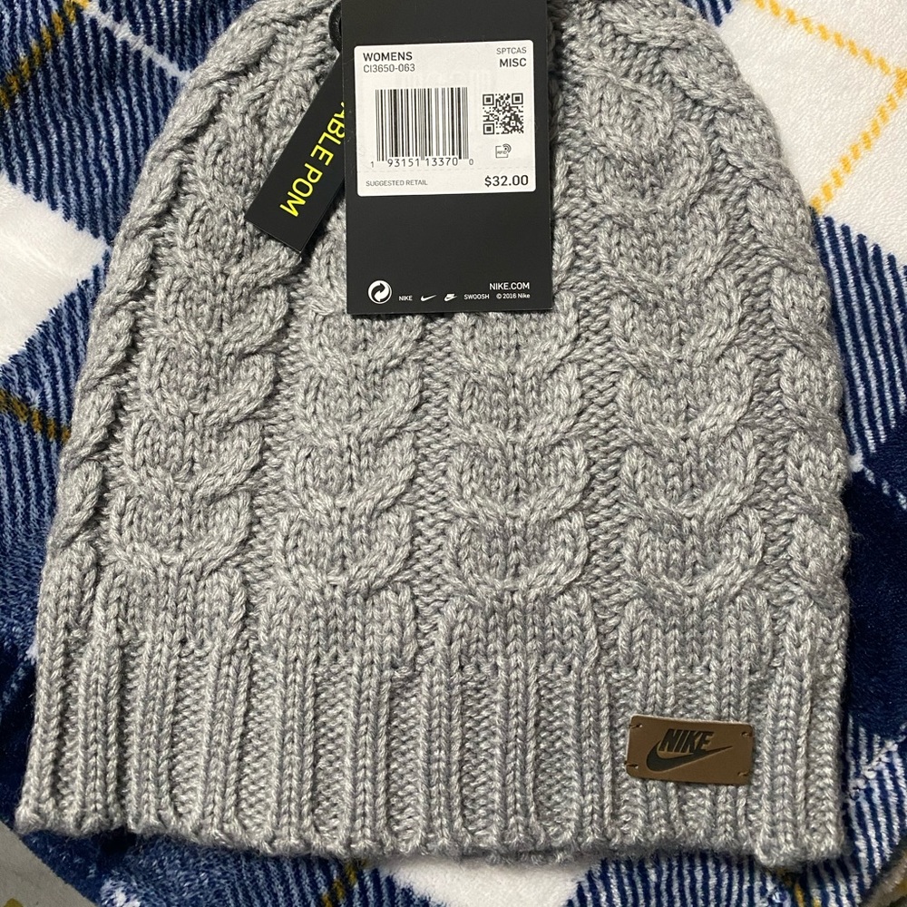 Nike Pom Beanie Gray